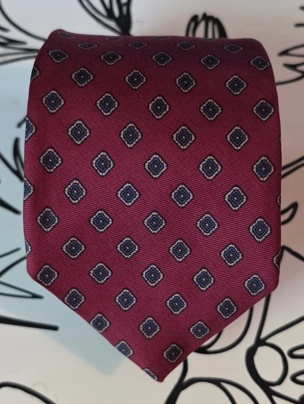 IZOD Mens Tie Red Geometric Medallion Print 100% Silk Necktie Vintage
